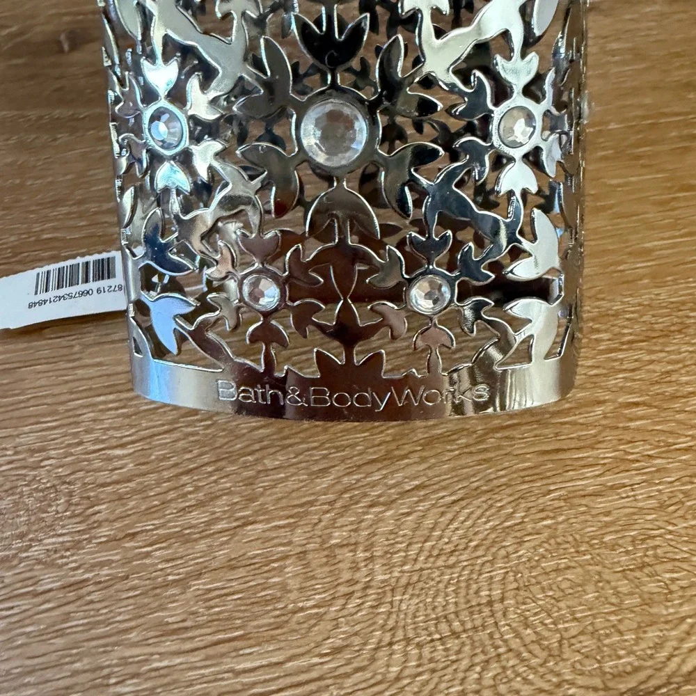 Bath & Body Works Silver Snowflake Gem Foaming Hand Soap Holder Sleeve NWT